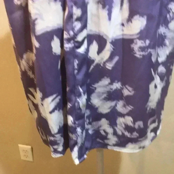 Simply Vera Vera Wang Purple & White Abstract Floral Button Front Pleated Top-S - Picture 6 of 8